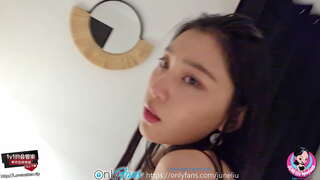 ���ੂਨ Liu / SpicyGum - ਉਪਚਾਰ ਹੁੱਕ ਨਾਲ ਇੱਕ ਚੀਨੀ ਵਿਦਿਆਰਥੀ