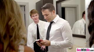 Sexy teens എം ഫാരിസ് and Whitney Wright ആസ്വദിച്ചിരുന്നു തീവ്ര threesom sex ശേഷം അവര് കുടിച്ച പെണ്കുട്ടി